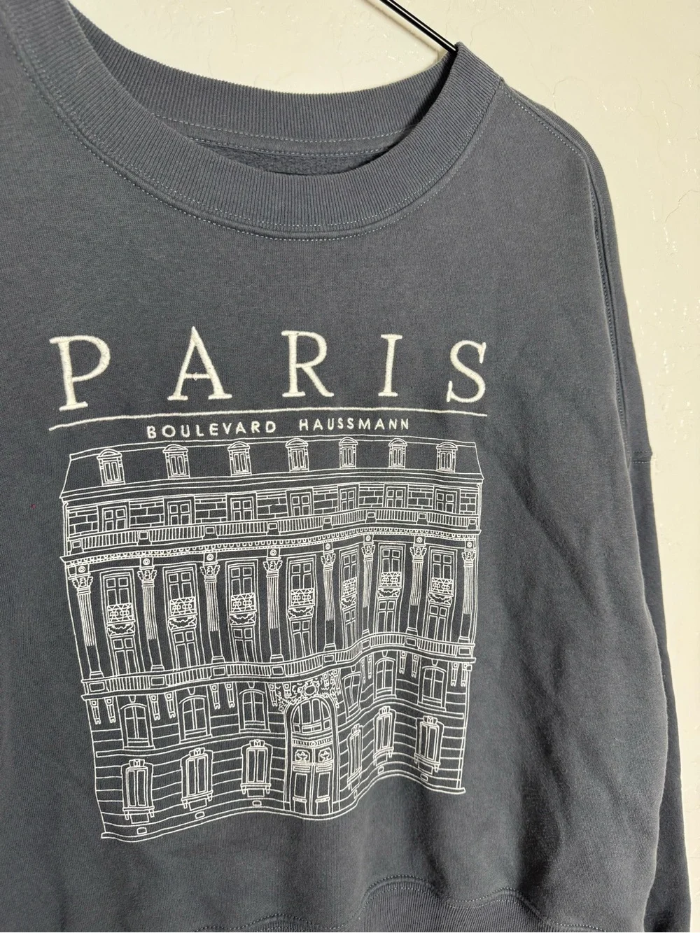 Abercrombie & Fitch Paris Graphic Gray & White Crewneck Sweatshirt Size Medium